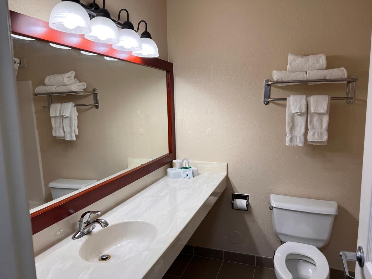 Grandstay Hotel And Suite Waseca Esterno foto