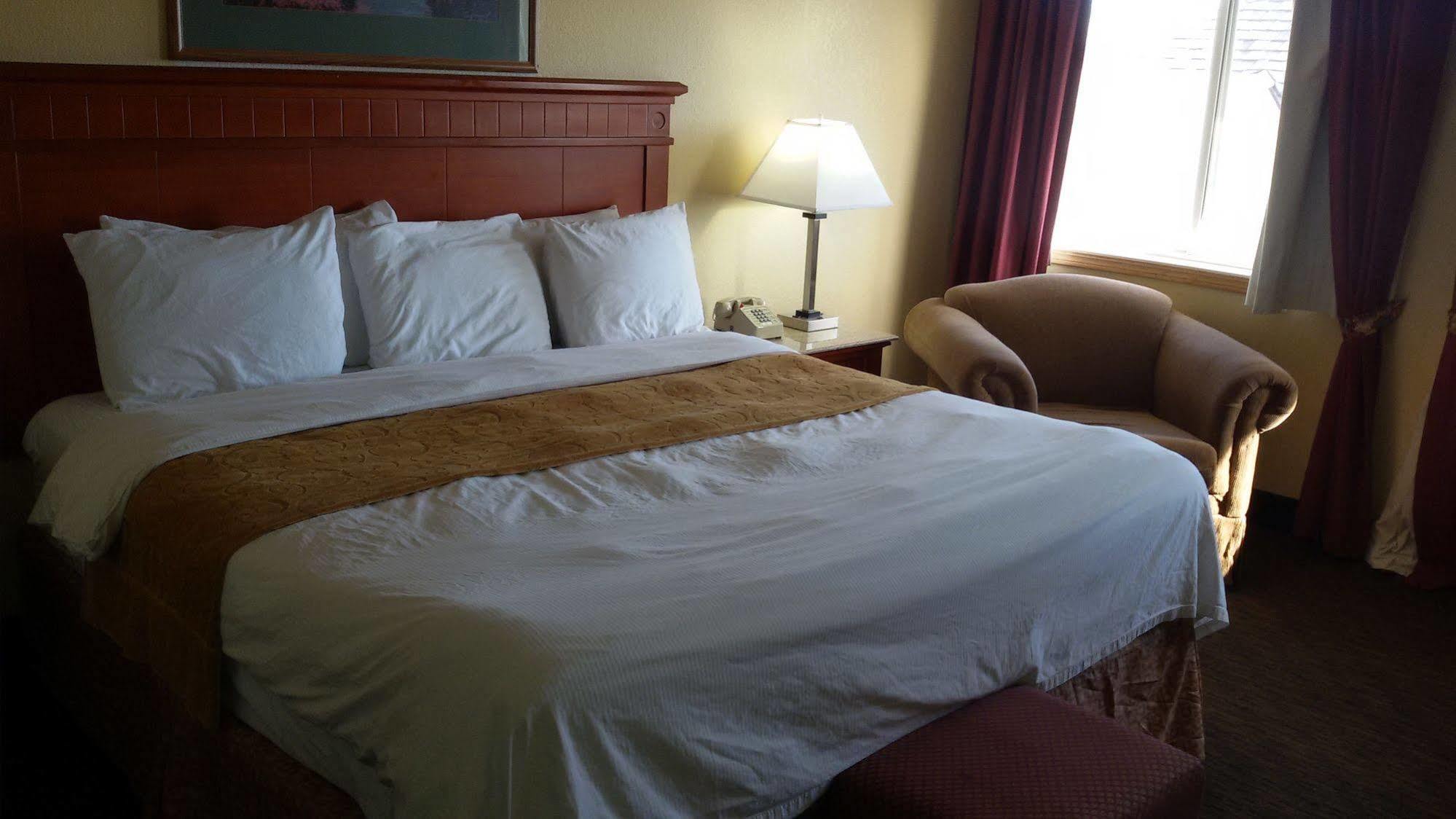 Grandstay Hotel And Suite Waseca Esterno foto